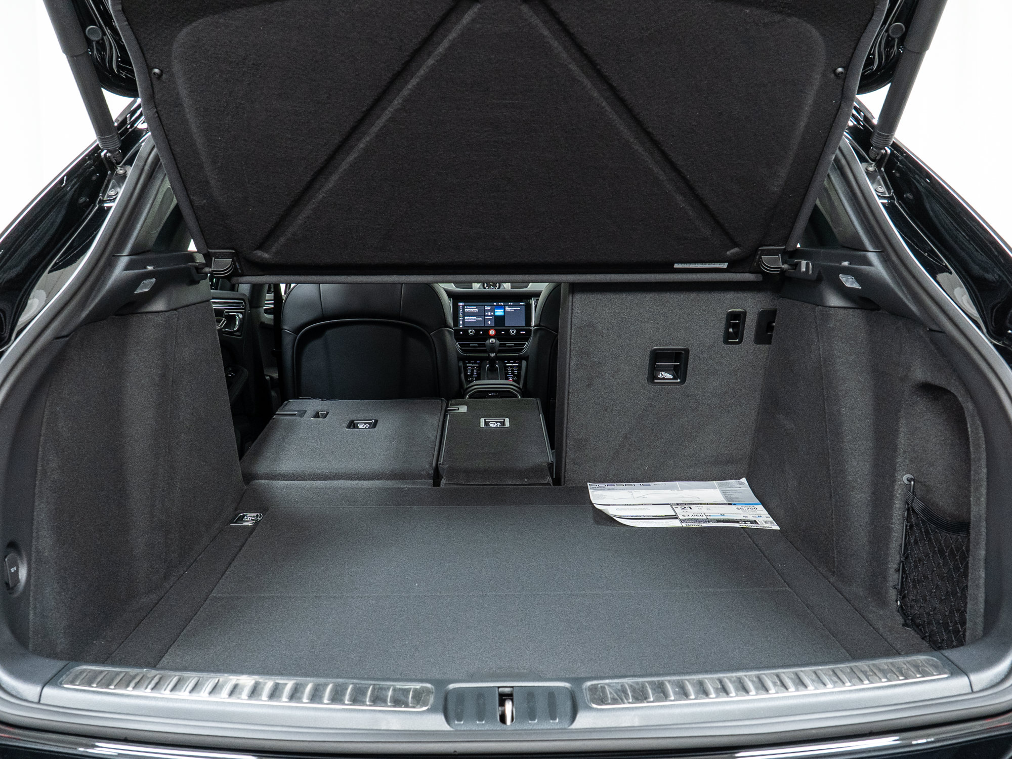Certified 2025 Porsche Macan AWD/4WD image 13