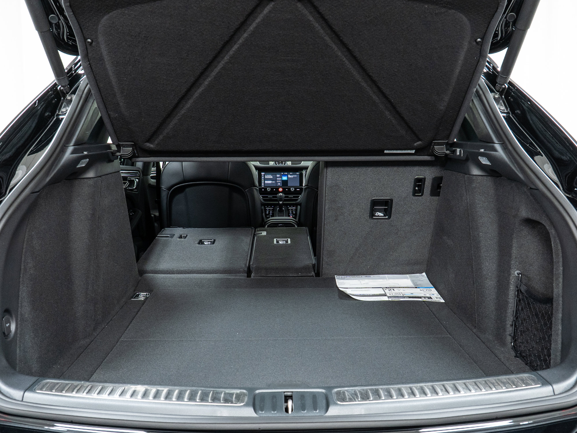 Used 2025 Porsche Macan image 13