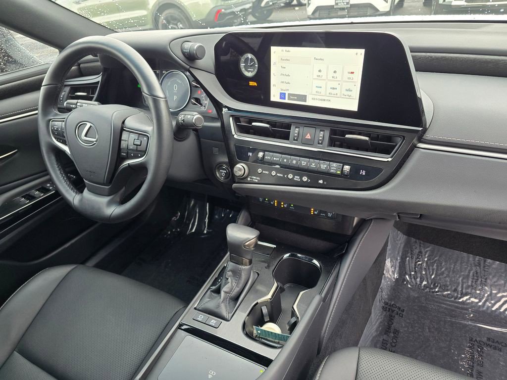 Used 2025 Lexus ES 300h w/ Premium Package FWD image 11