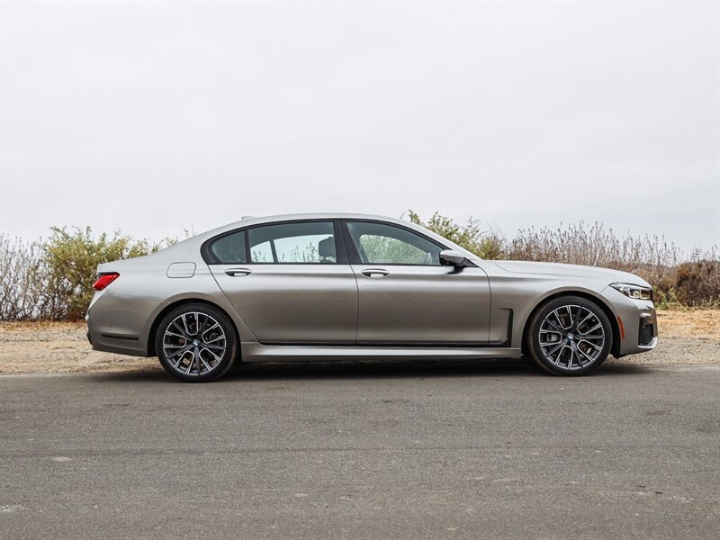 Used 2021 BMW 740i w/ M Sport Package RWD image 8