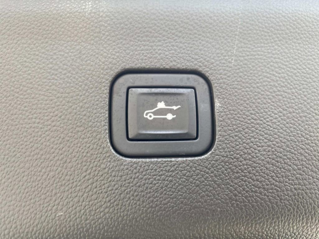 Used 2022 Buick Enclave Essence w/ Experience Buick Package image 12