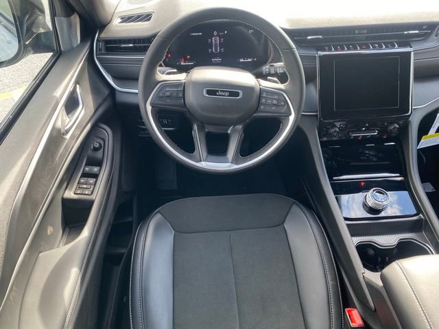 New 2025 Jeep Grand Cherokee Altitude image 35