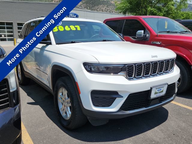 Used 2024 Jeep Grand Cherokee Laredo AWD/4WD image 1