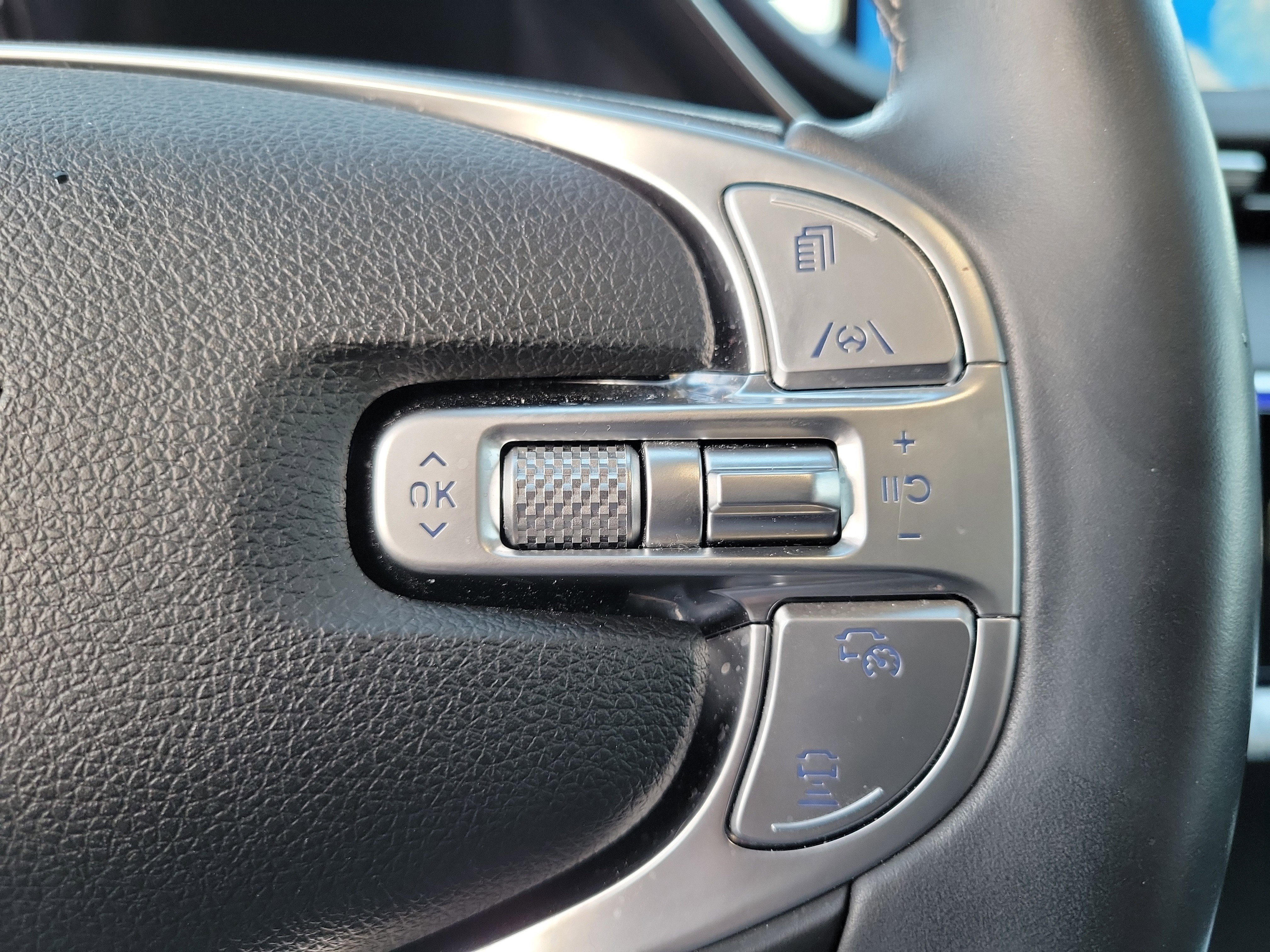 Certified 2024 Genesis GV70 2.5T w/ Advanced Package image 8