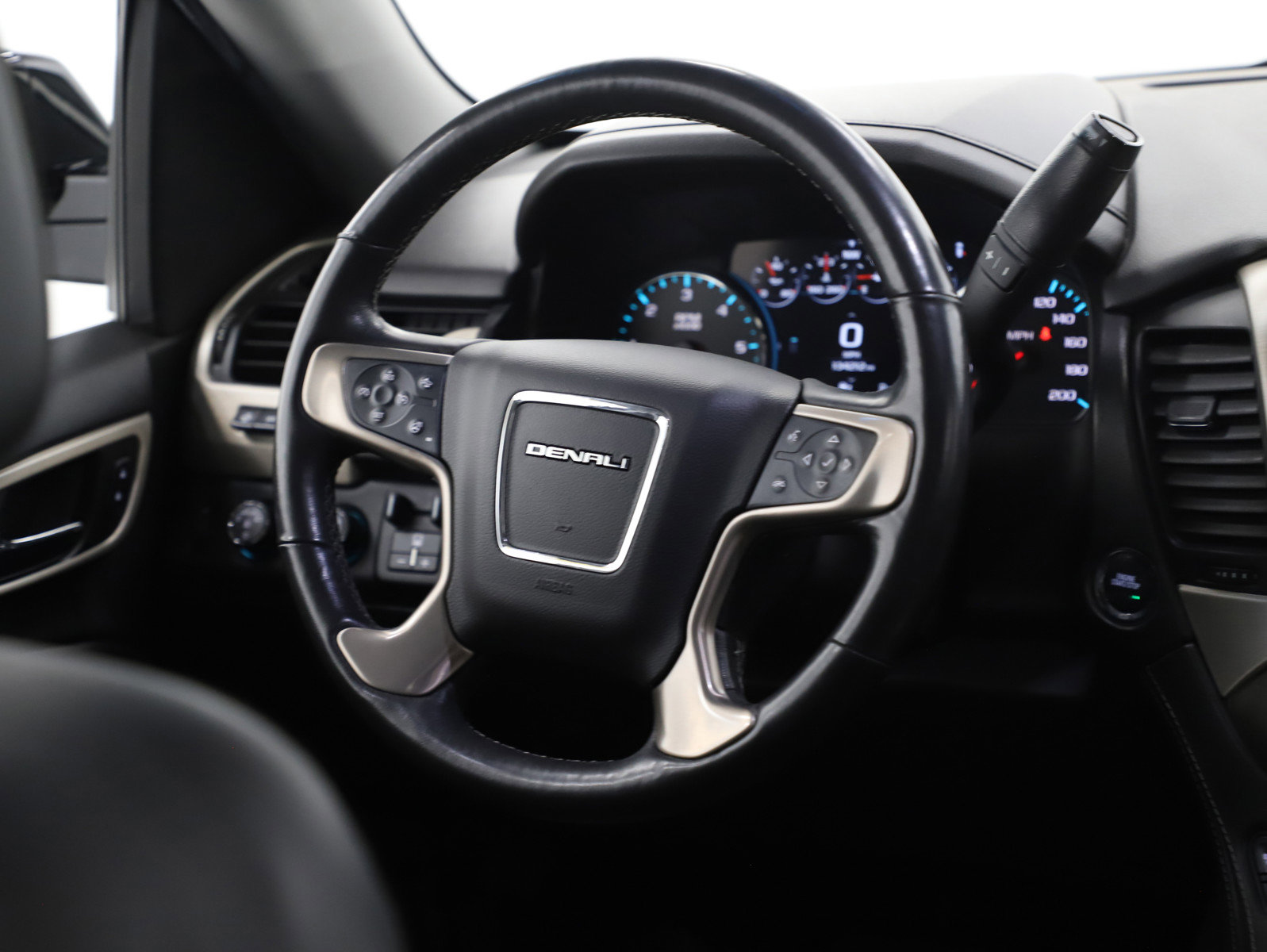 Used 2018 GMC Yukon Denali image 15