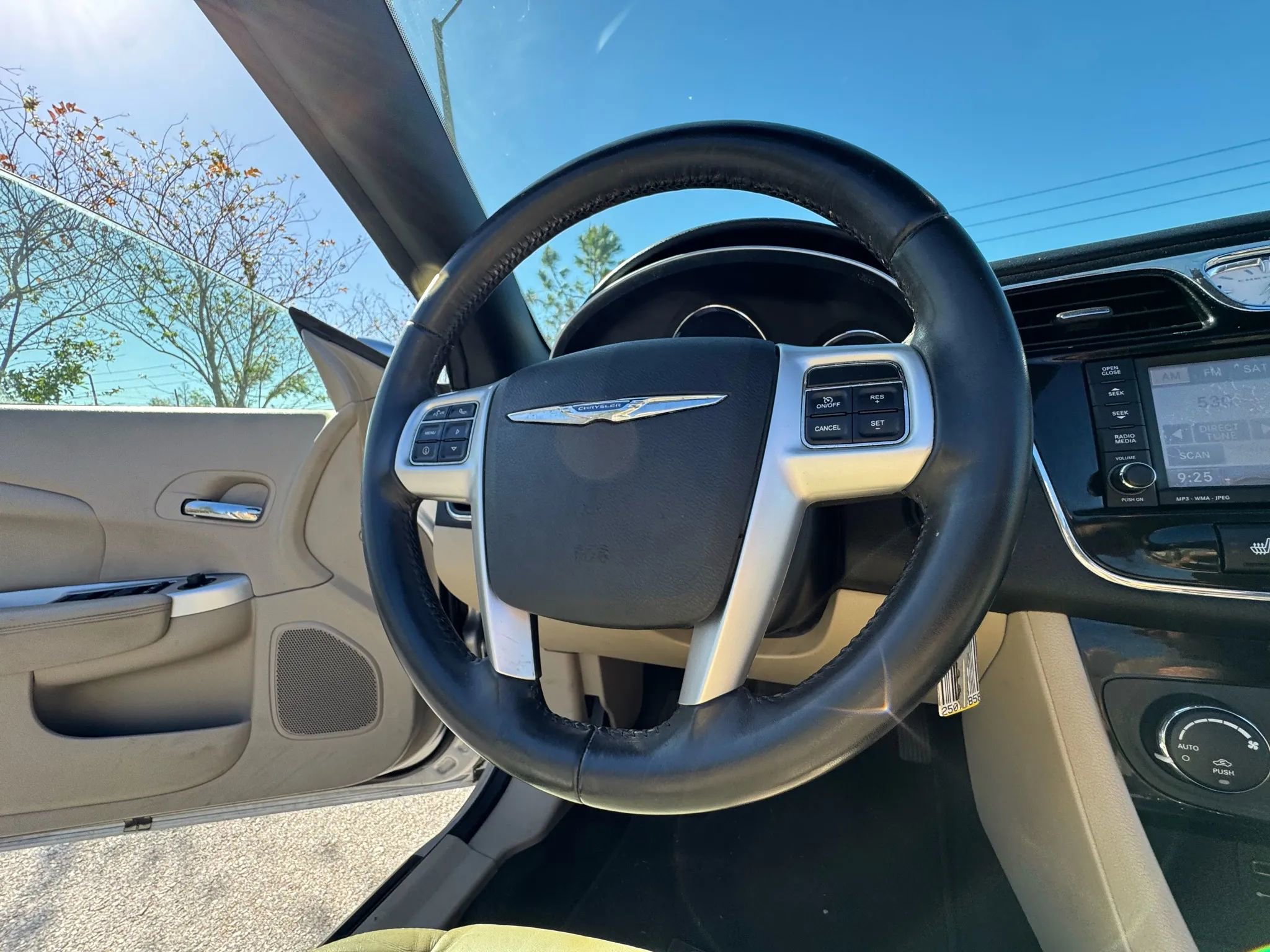 Used 2011 Chrysler 200 Limited image 24