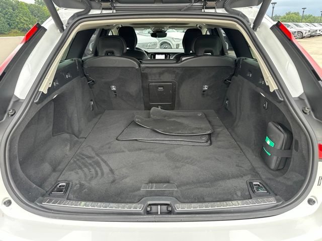 Certified 2025 Volvo V90 B6 Cross Country Plus AWD/4WD image 34