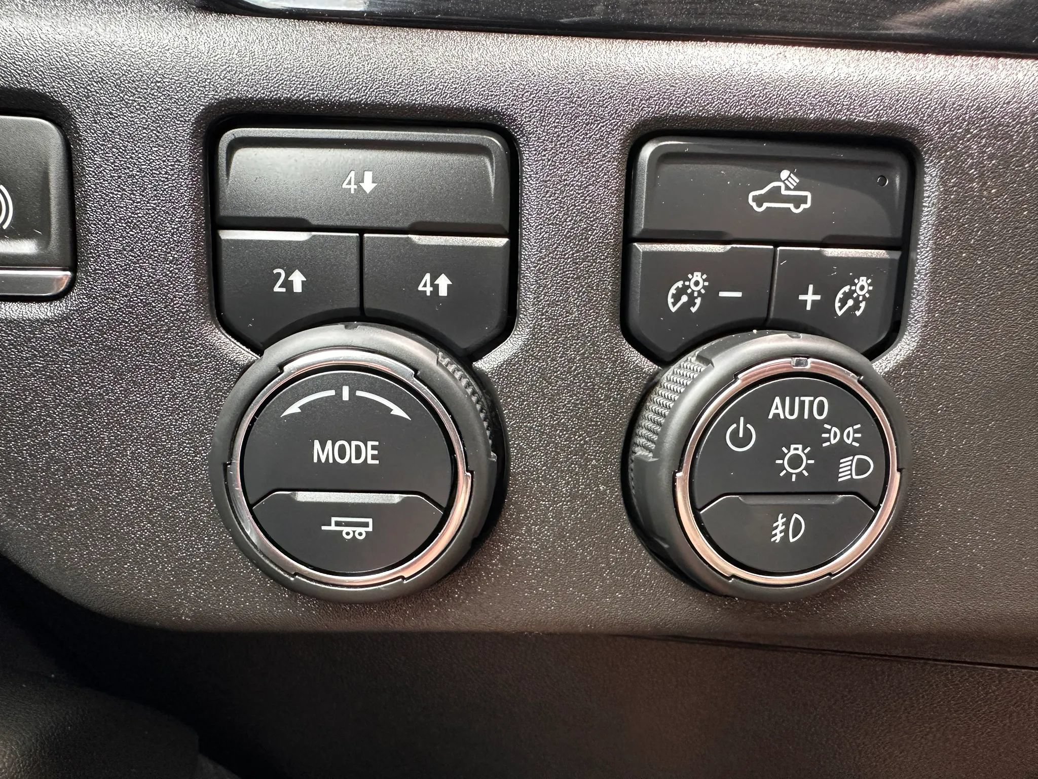 Used 2024 Chevrolet Silverado 2500 LT AWD/4WD image 19