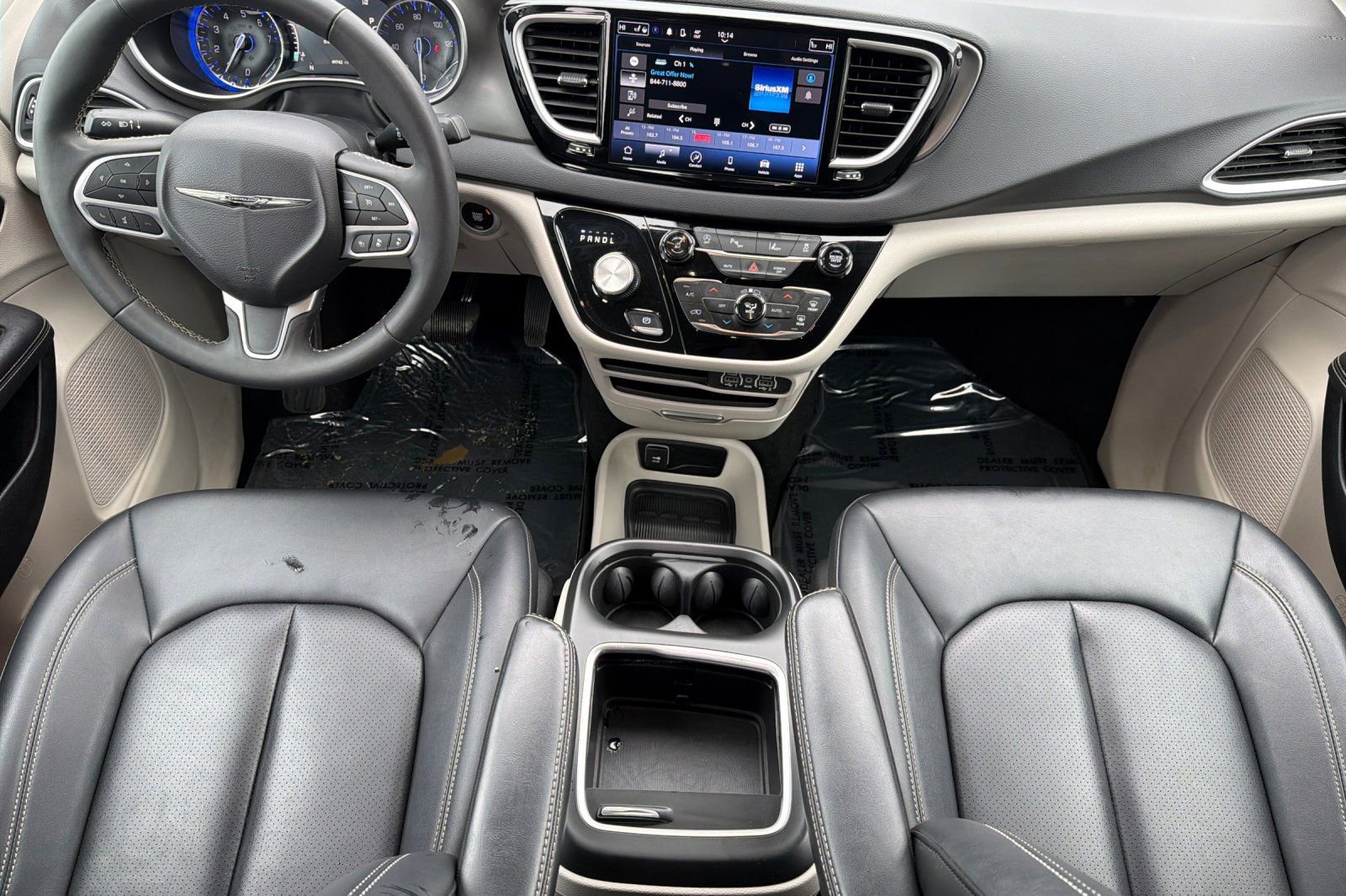 Used 2024 Chrysler Pacifica Touring-L image 9