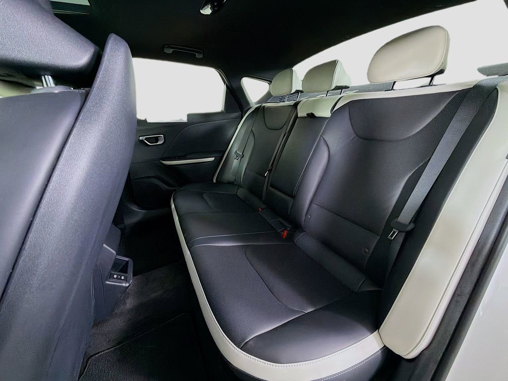 Used 2025 Kia K4 GT-Line w/ GT-Line Premium Package image 25