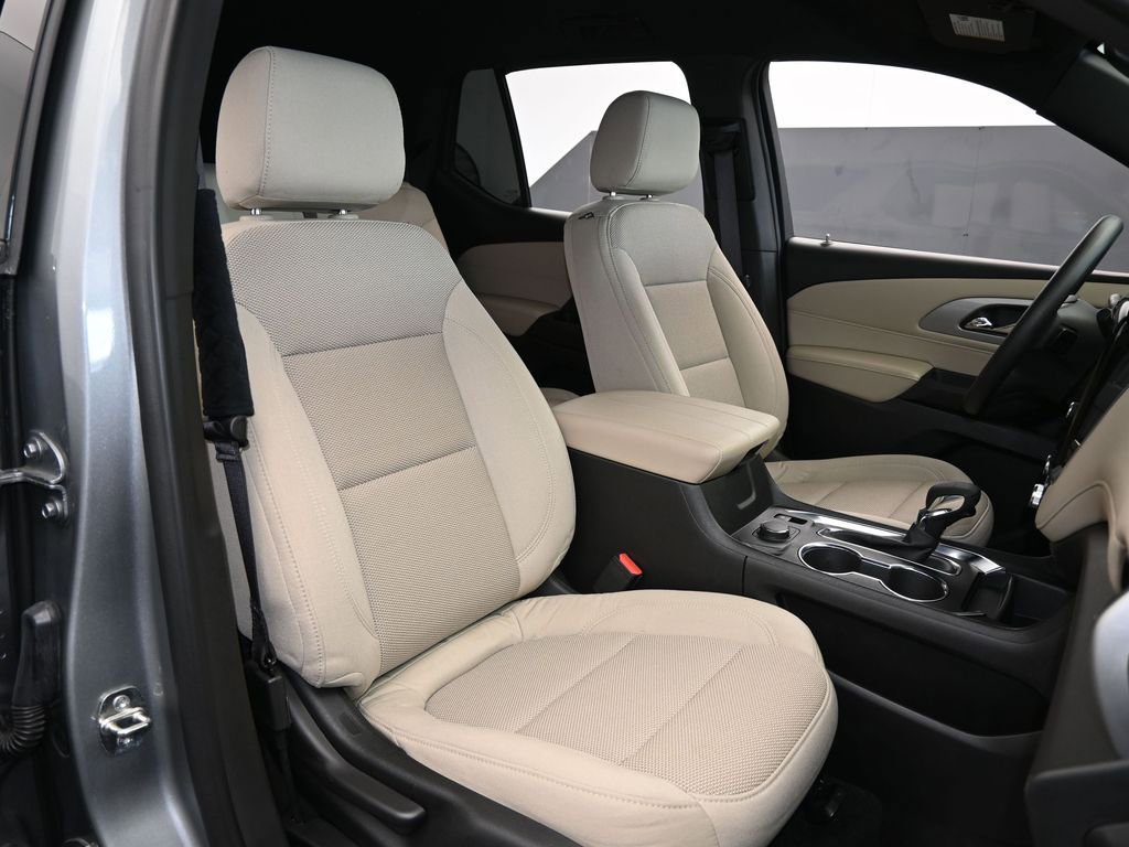 Used 2023 Chevrolet Traverse LS image 39