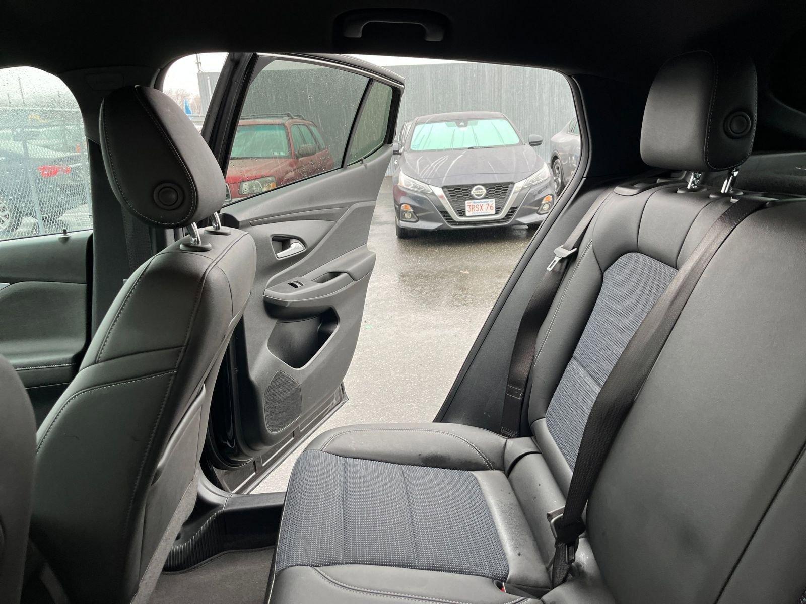 Used 2025 Buick Envista Preferred image 38