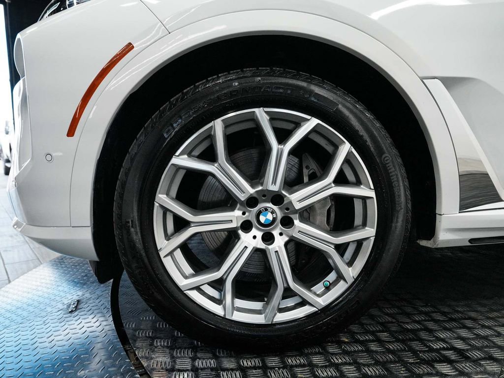Used 2025 BMW X7 xDrive40i AWD/4WD image 8