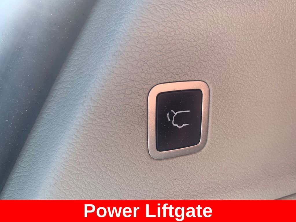 Used 2023 Chrysler Pacifica Touring-L FWD image 13