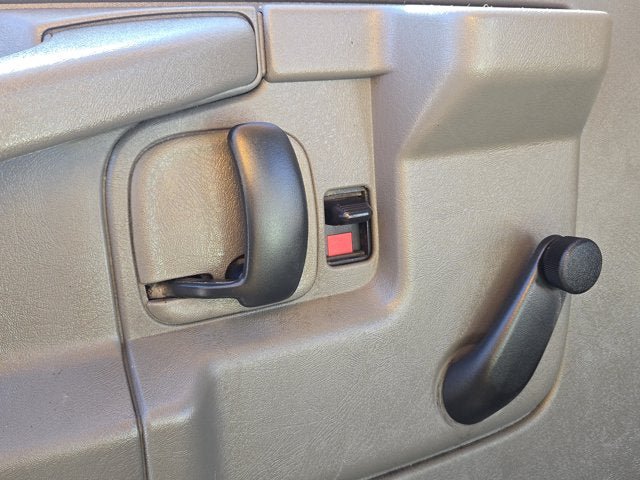 Used 2014 Chevrolet Express 4500 RWD image 11