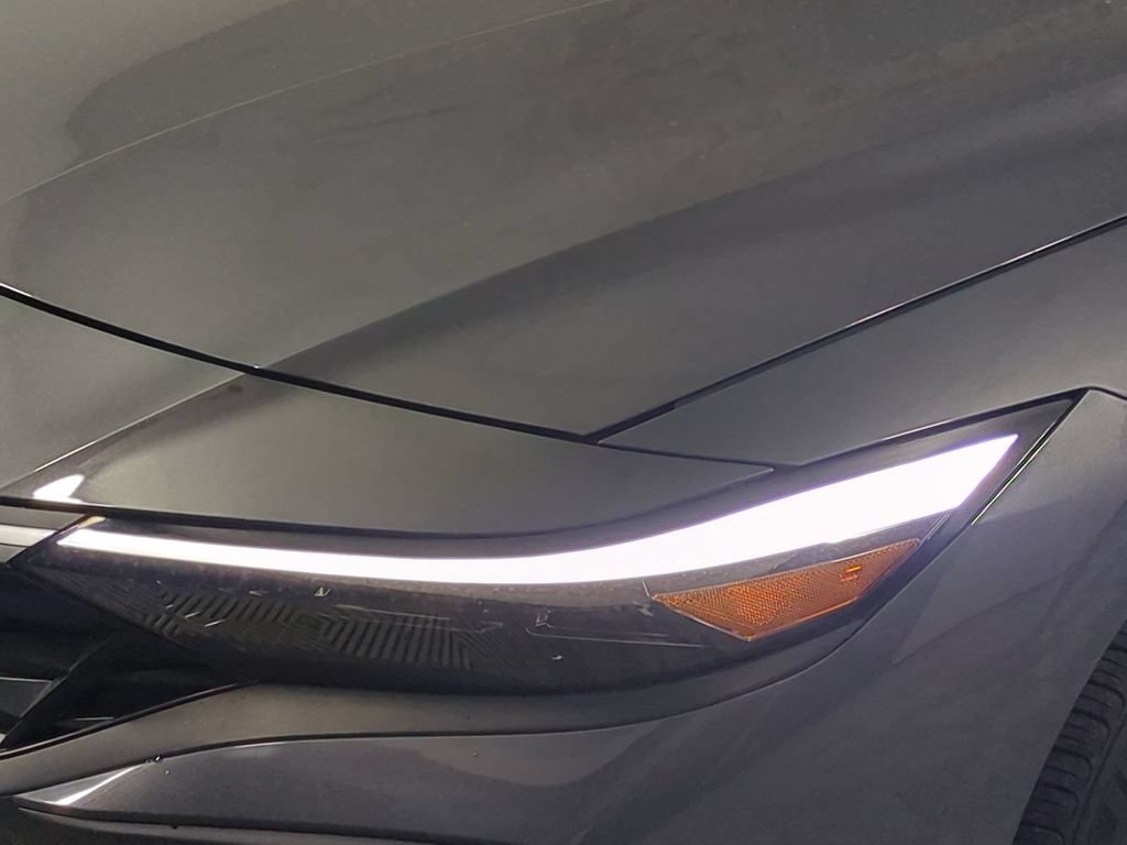 Used 2025 Hyundai Elantra Sport FWD image 10