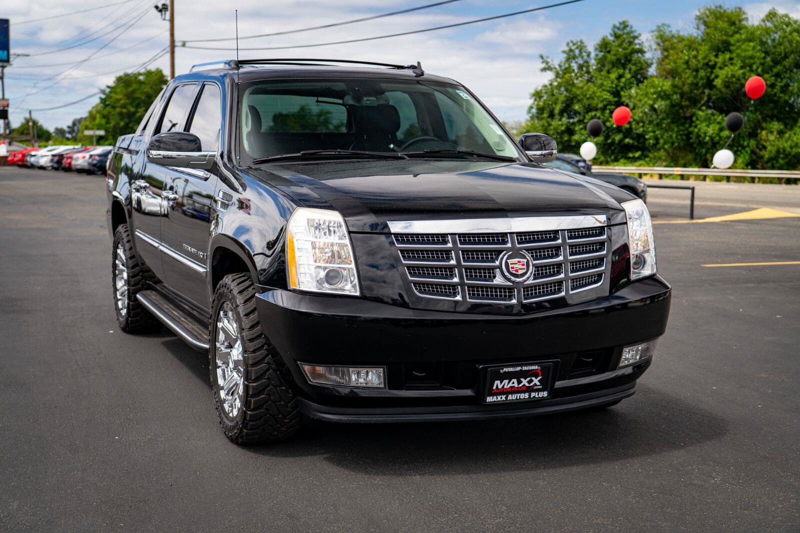 Used 2007 Cadillac Escalade EXT w/ Information Package AWD/4WD image 2