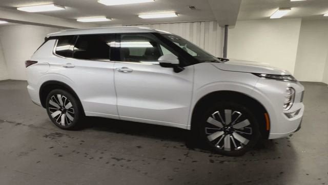 Used 2025 Mitsubishi Outlander SEL AWD/4WD image 2