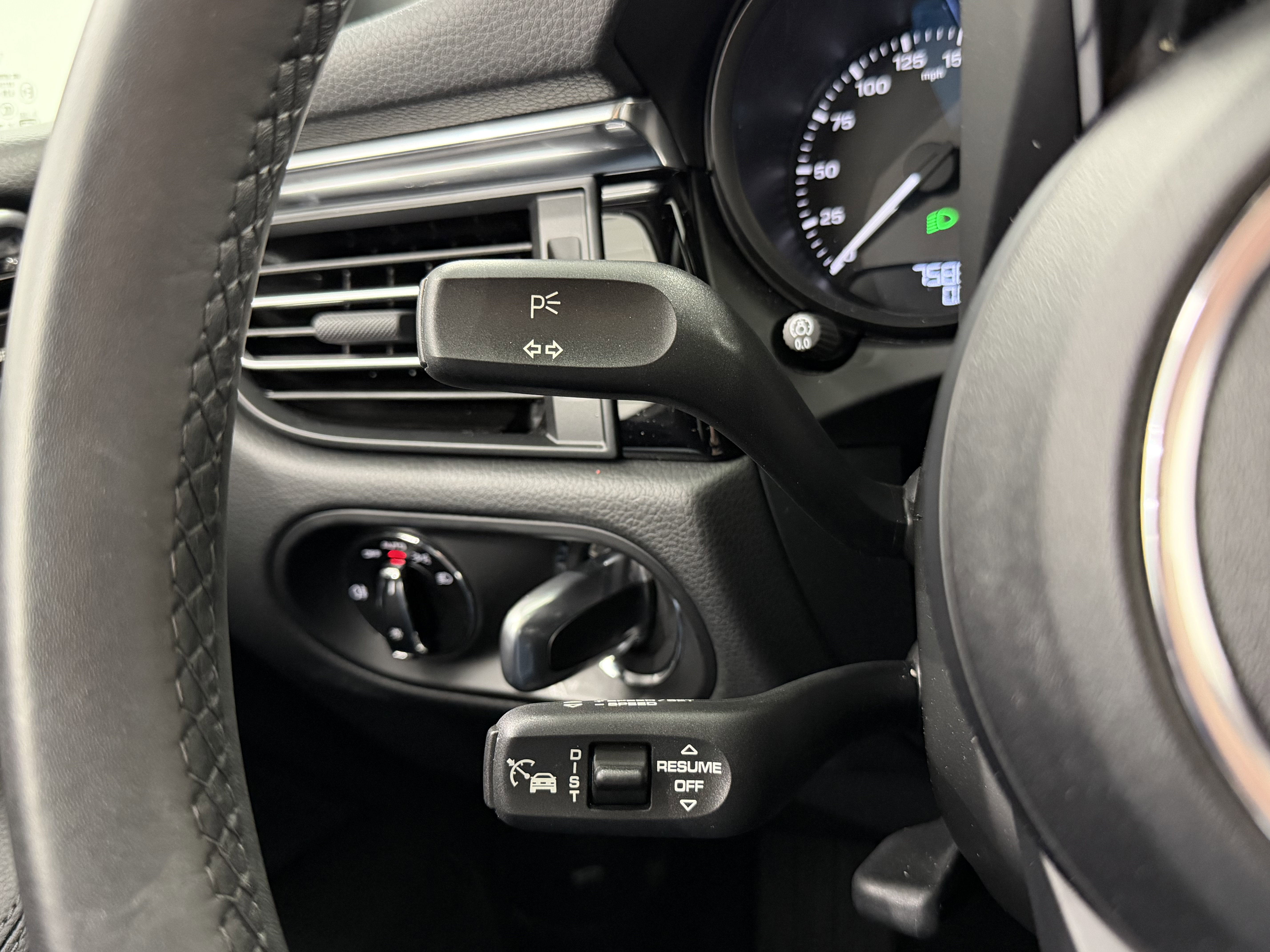 Certified 2025 Porsche Macan image 49