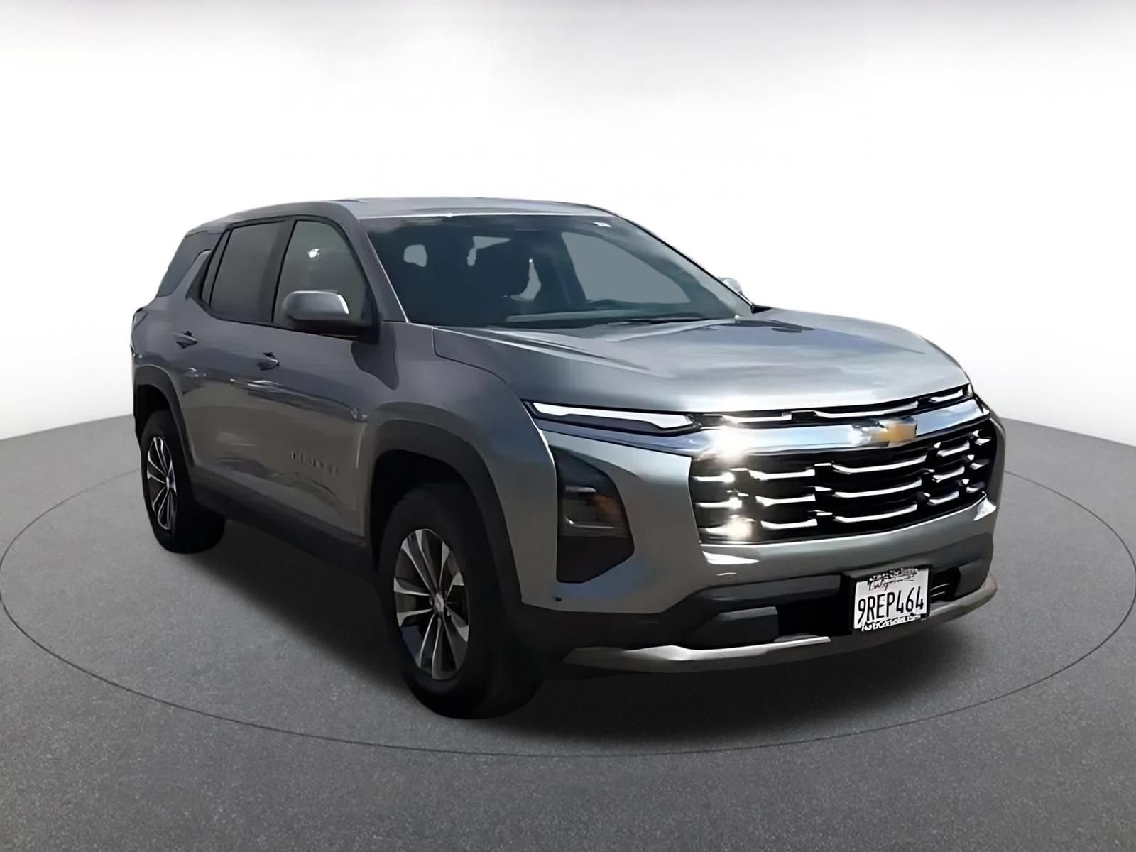 Used 2025 Chevrolet Equinox LT FWD image 3