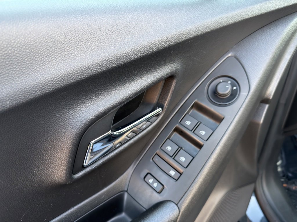 Used 2021 Chevrolet Trax LT w/ LT Convenience Package image 31