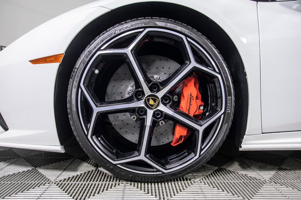Used 2020 Lamborghini Huracan EVO image 15