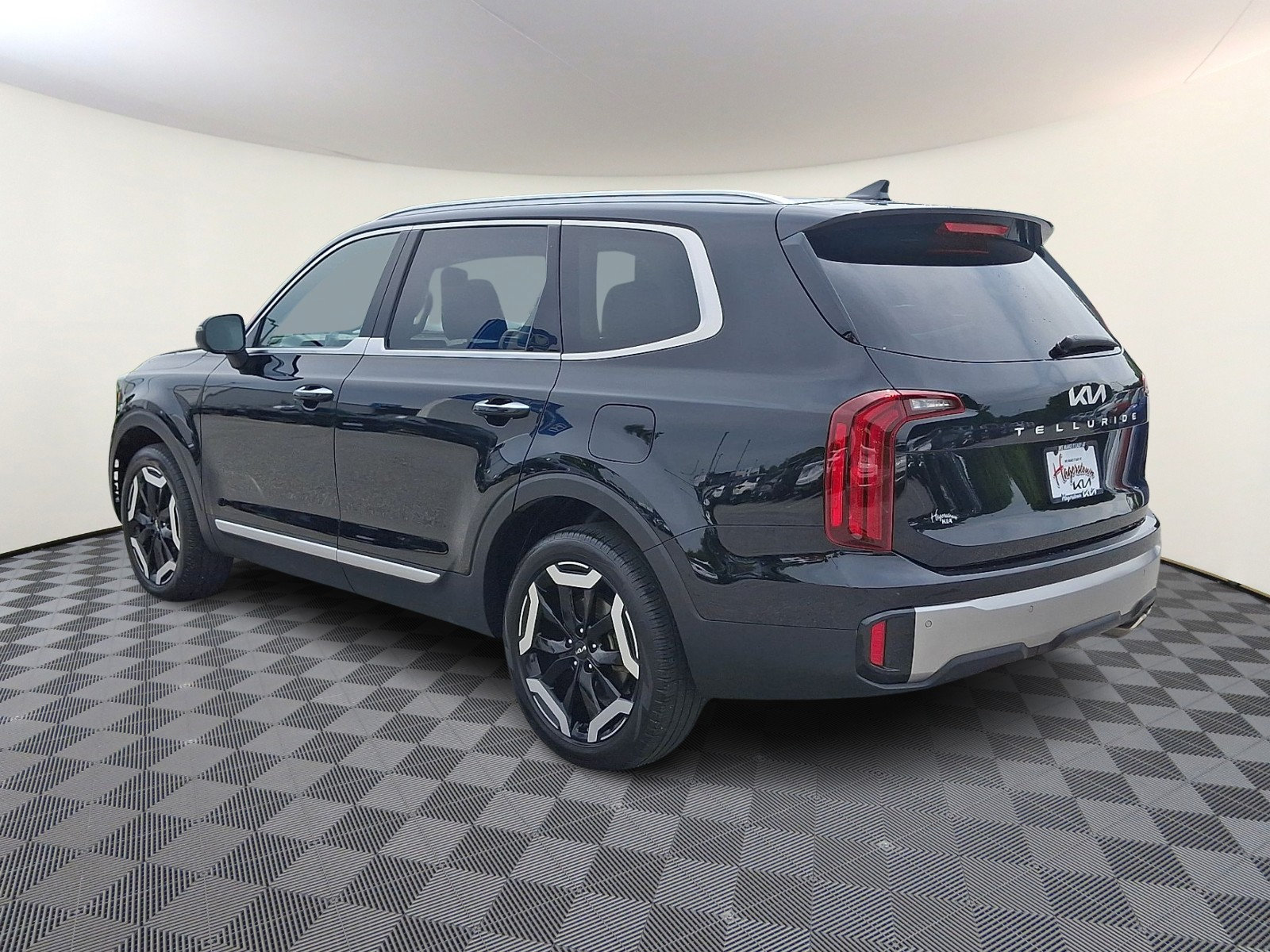 Certified 2025 Kia Telluride S AWD/4WD image 4