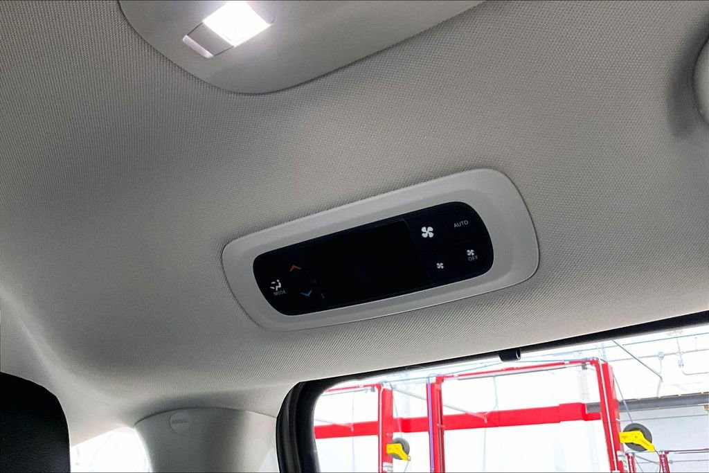 Used 2018 Chrysler Pacifica Touring-L Plus w/ Advanced Safetytec Group image 32