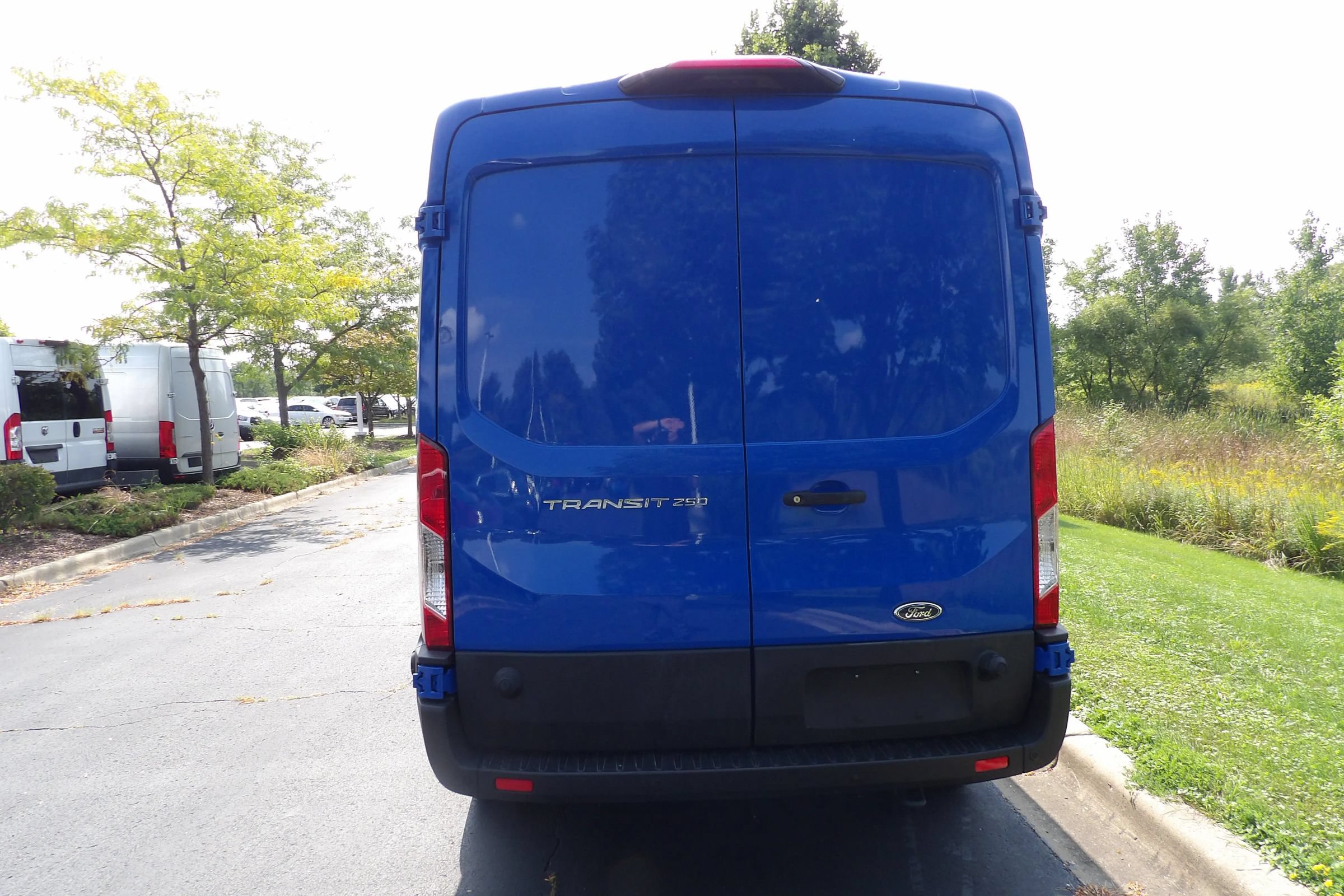 Used 2020 Ford Transit 250 Medium Roof RWD image 5