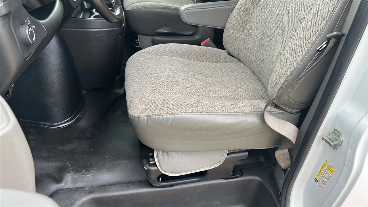 Used 2018 Chevrolet Express 3500 LT w/ LT Preferred Equipment Group RWD image 37