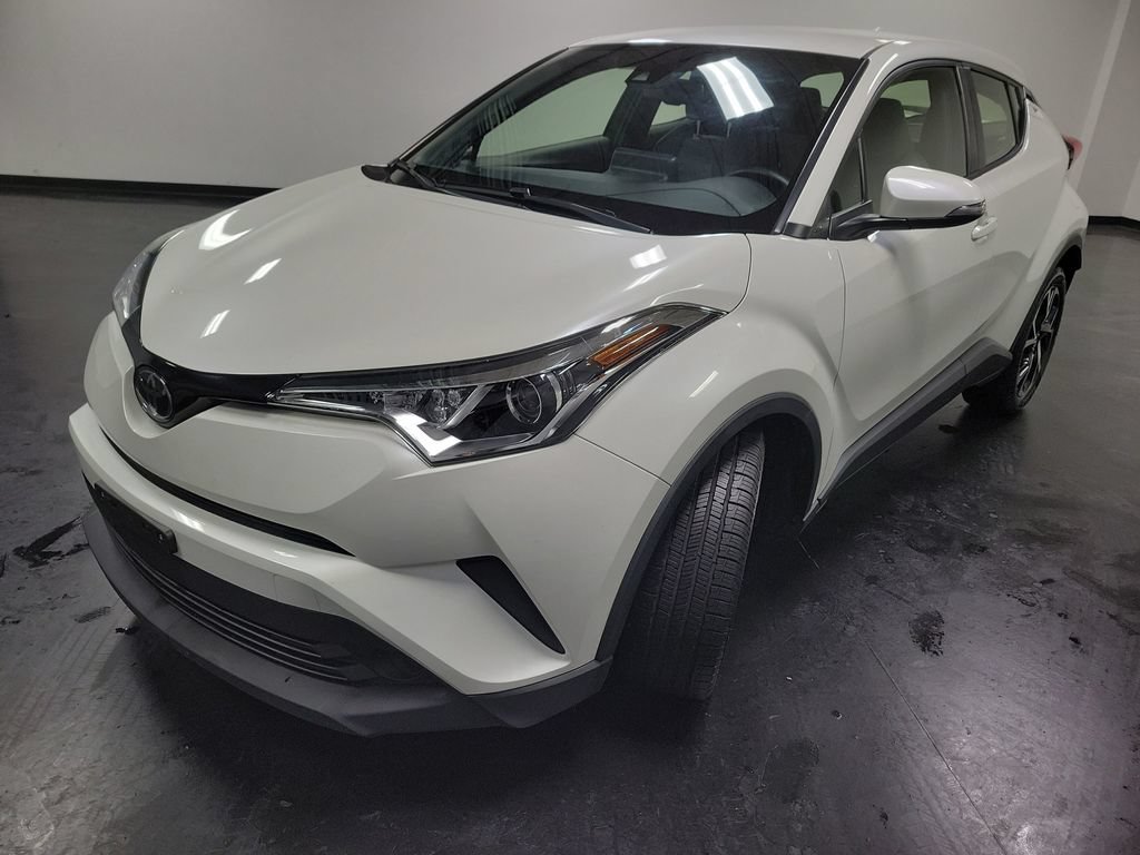 Used 2019 Toyota C-HR XLE FWD image 4