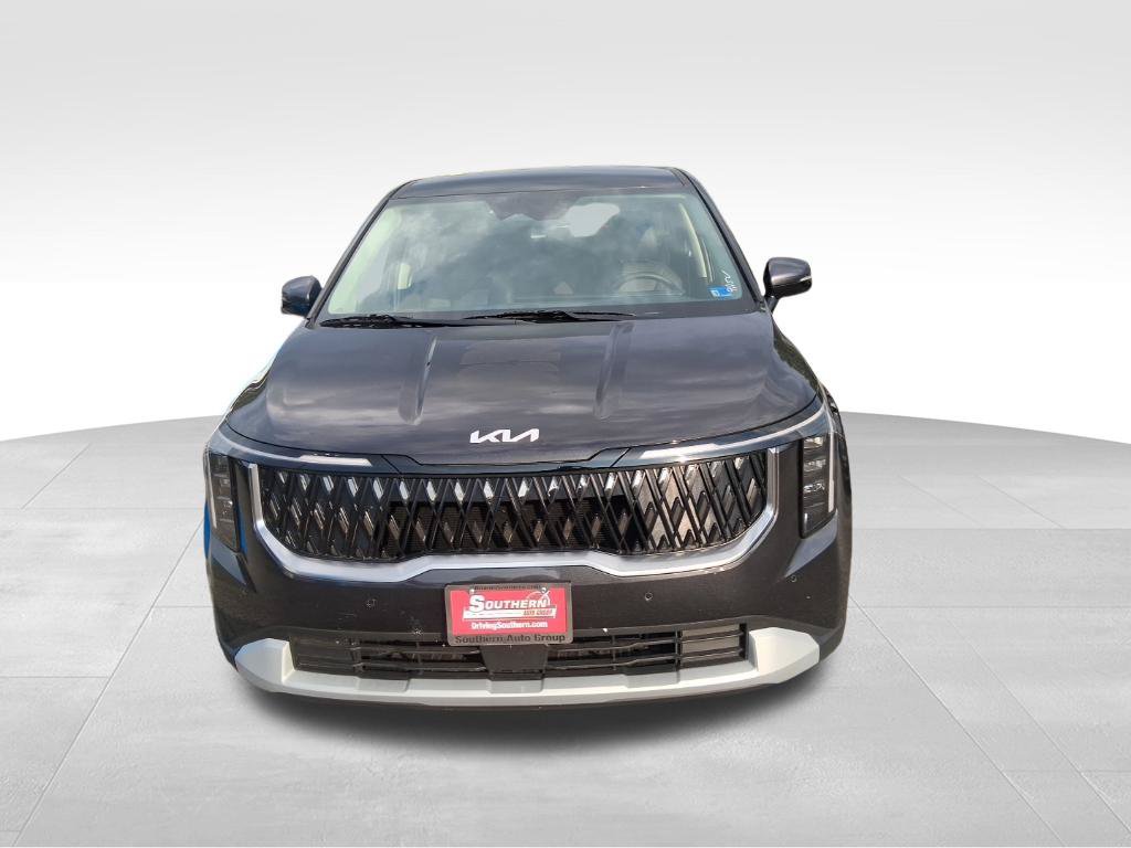 Certified 2026 Kia Carnival FWD image 2