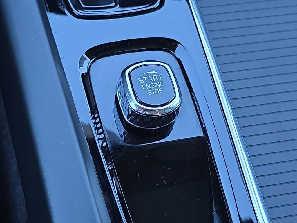 Used 2024 Volvo S60 B5 Core image 17