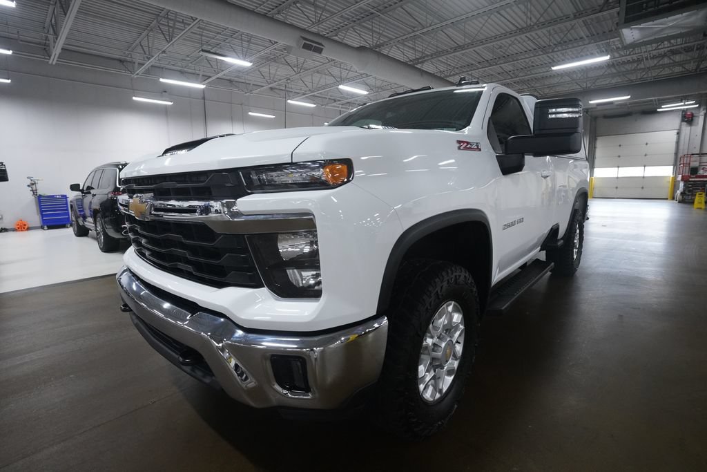 Used 2024 Chevrolet Silverado 2500 LT w/ Convenience Package AWD/4WD image 3