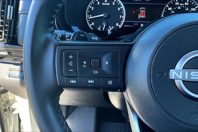 Used 2025 Nissan Pathfinder SV AWD/4WD image 11