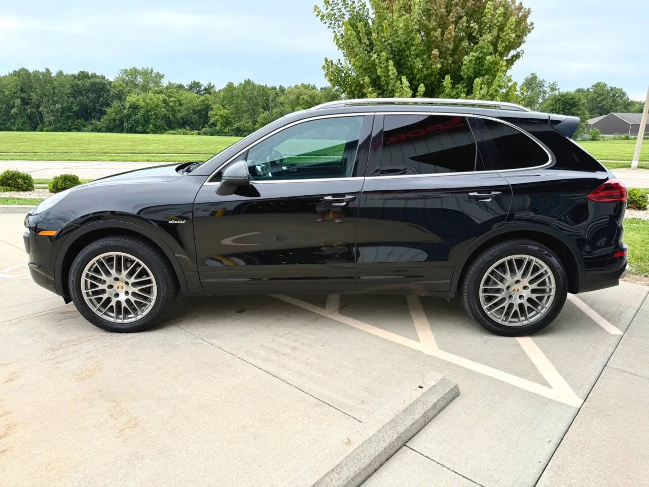 Used 2015 Porsche Cayenne Diesel w/ Premium Plus Package AWD/4WD image 5