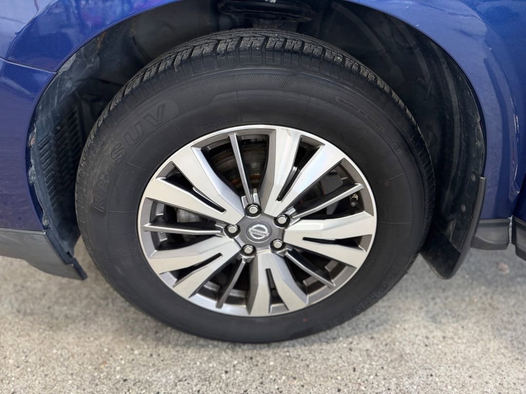 Used 2017 Nissan Pathfinder Platinum w/ Family Entertainment Package FWD image 27