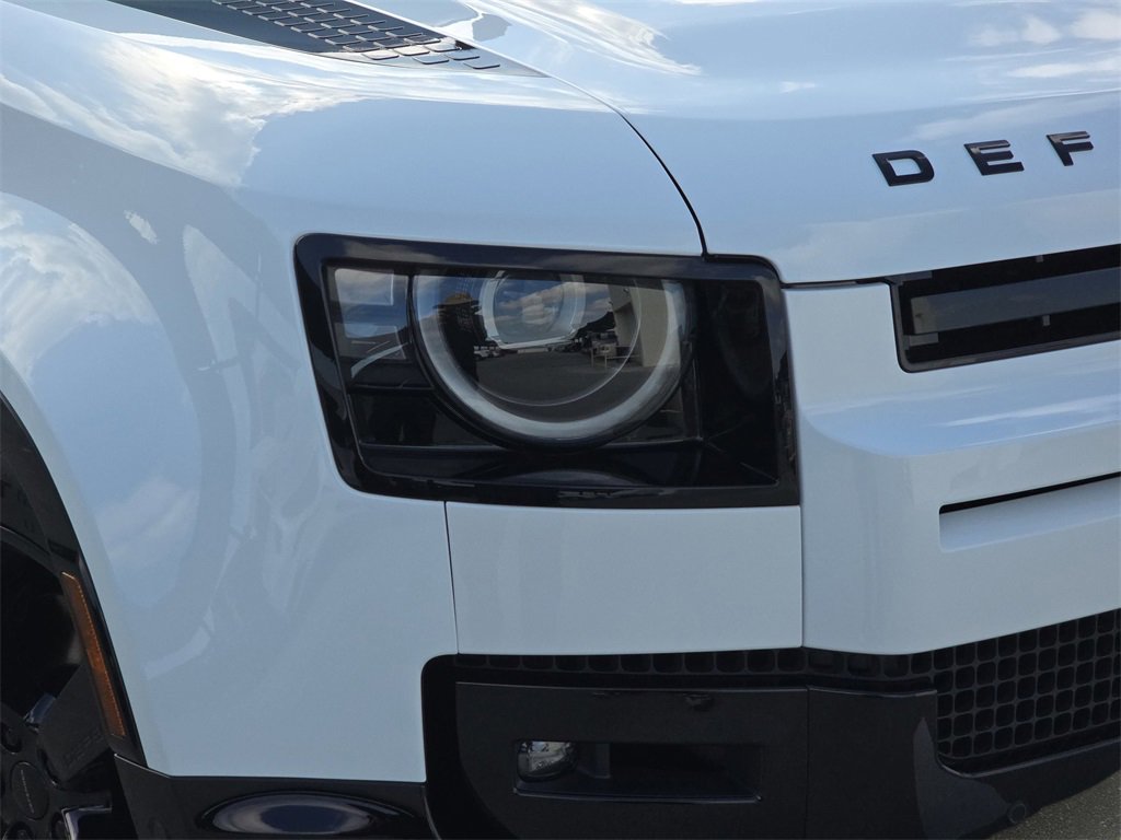 New 2026 Land Rover Defender 130 X-Dynamic SE image 33