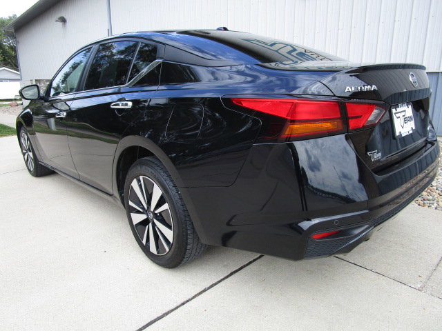 Used 2022 Nissan Altima 2.5 SV w/ SV Premium Package image 5