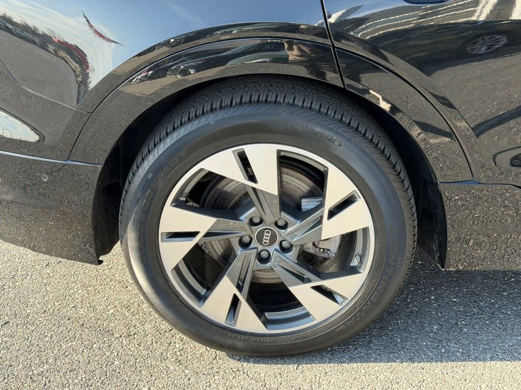 Certified 2022 Audi e-tron Premium w/ Convenience Plus Package image 11