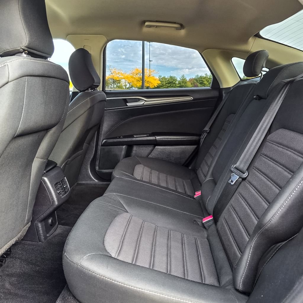 Used 2020 Ford Fusion SE FWD image 22