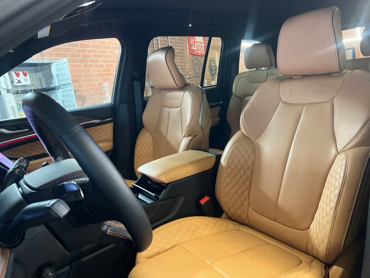Used 2025 Jeep Grand Cherokee Summit AWD/4WD image 10