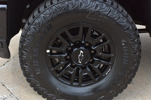 New 2026 Chevrolet Silverado 2500 ZR2 w/ LPO, Dark Essentials Package AWD/4WD image 11