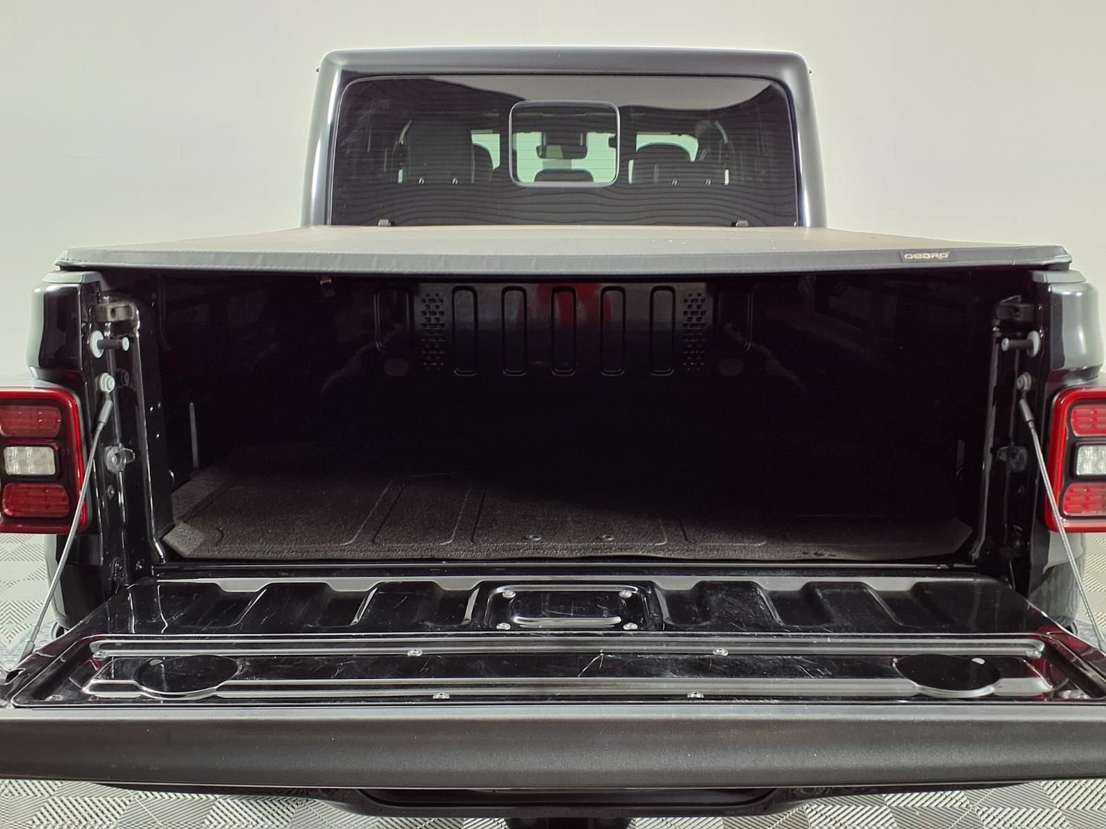 Used 2022 Jeep Gladiator Overland AWD/4WD image 14