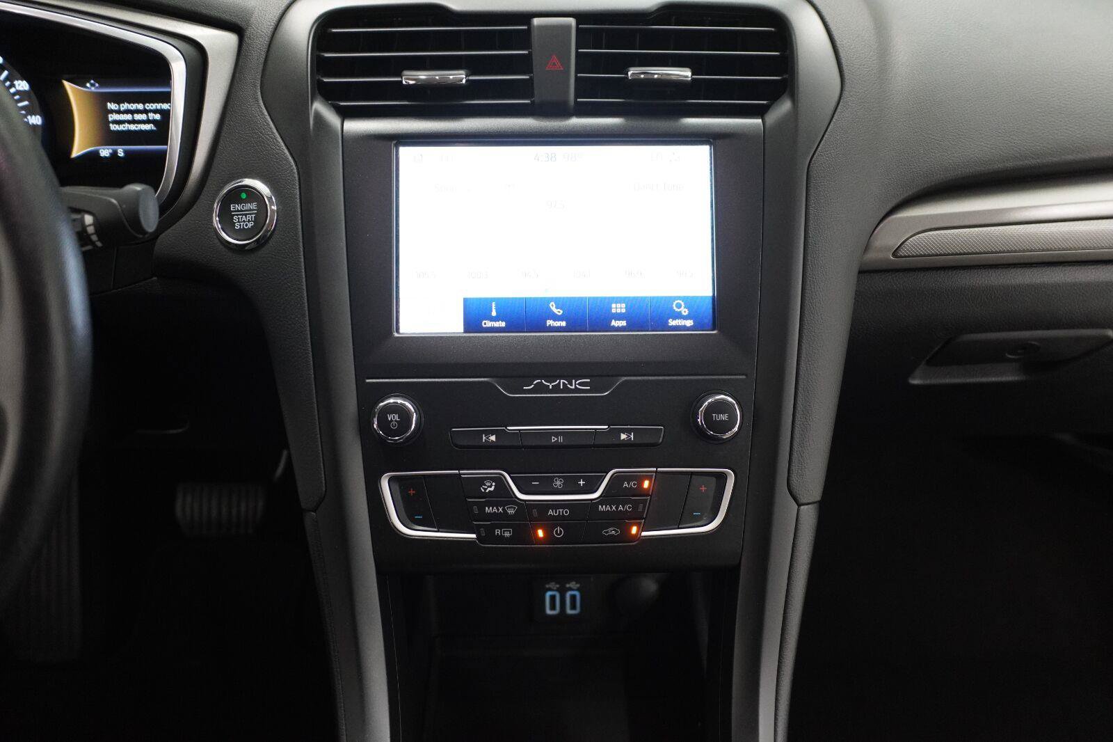 Used 2020 Ford Fusion SE w/ Equipment Group 151A FWD image 19