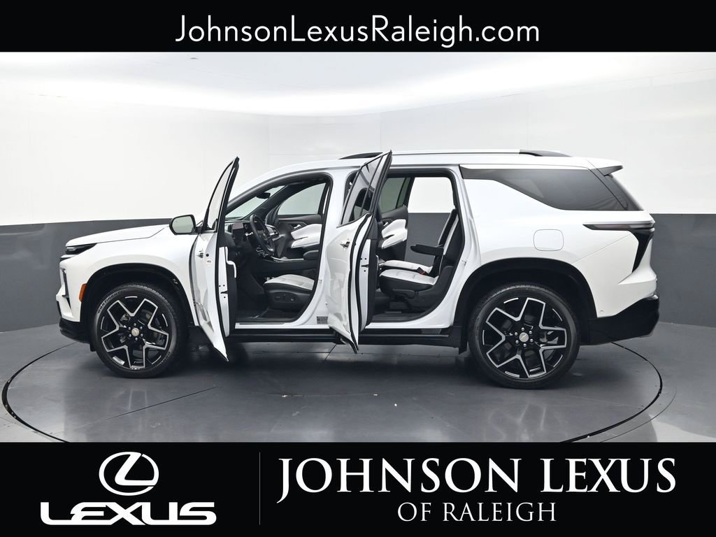 Used 2025 Chevrolet Traverse High Country FWD image 35