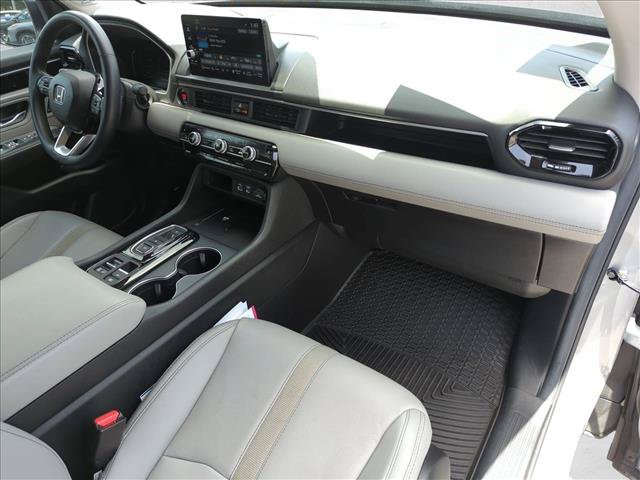Used 2025 Honda Pilot Touring image 23