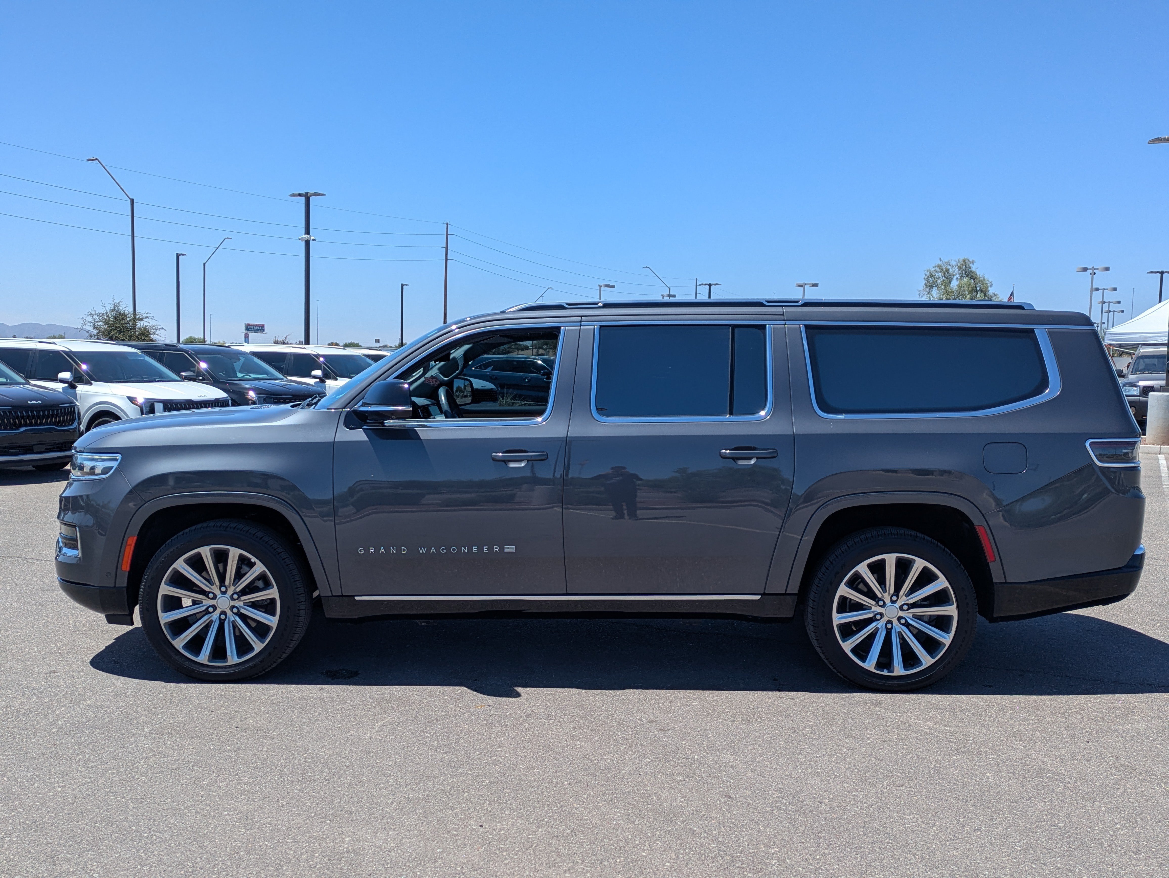Used 2023 Jeep Grand Wagoneer L Series II w/ Premium Group II AWD/4WD image 2