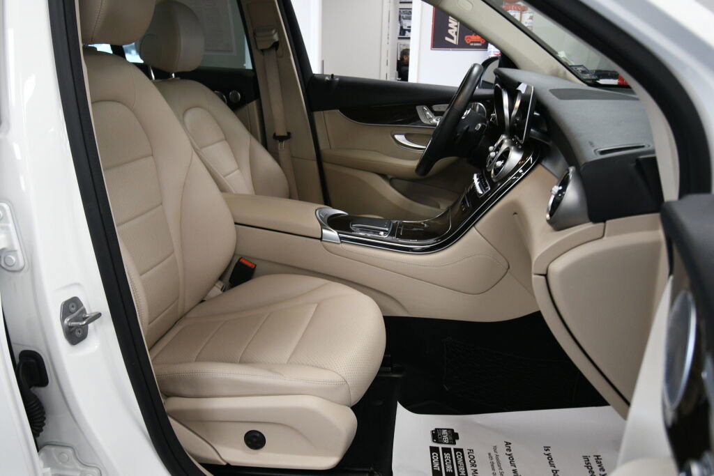 Used 2020 Mercedes-Benz GLC 300 4MATIC image 29