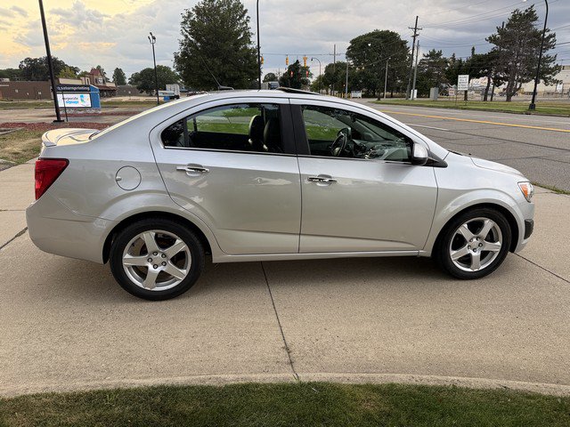 Used 2014 Chevrolet Sonic LTZ FWD image 4